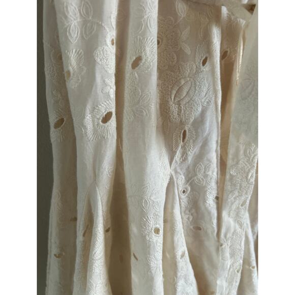 Ivy City Co Cream Floral Eyelet Wrap Dress Size Small - Picture 10 of 10